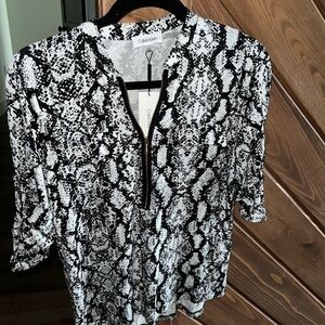 NWT CALVIN KLEIN BLACK WHITE SNAKESKIN PRINT SOFT RAYON BLOUSE SZ XS